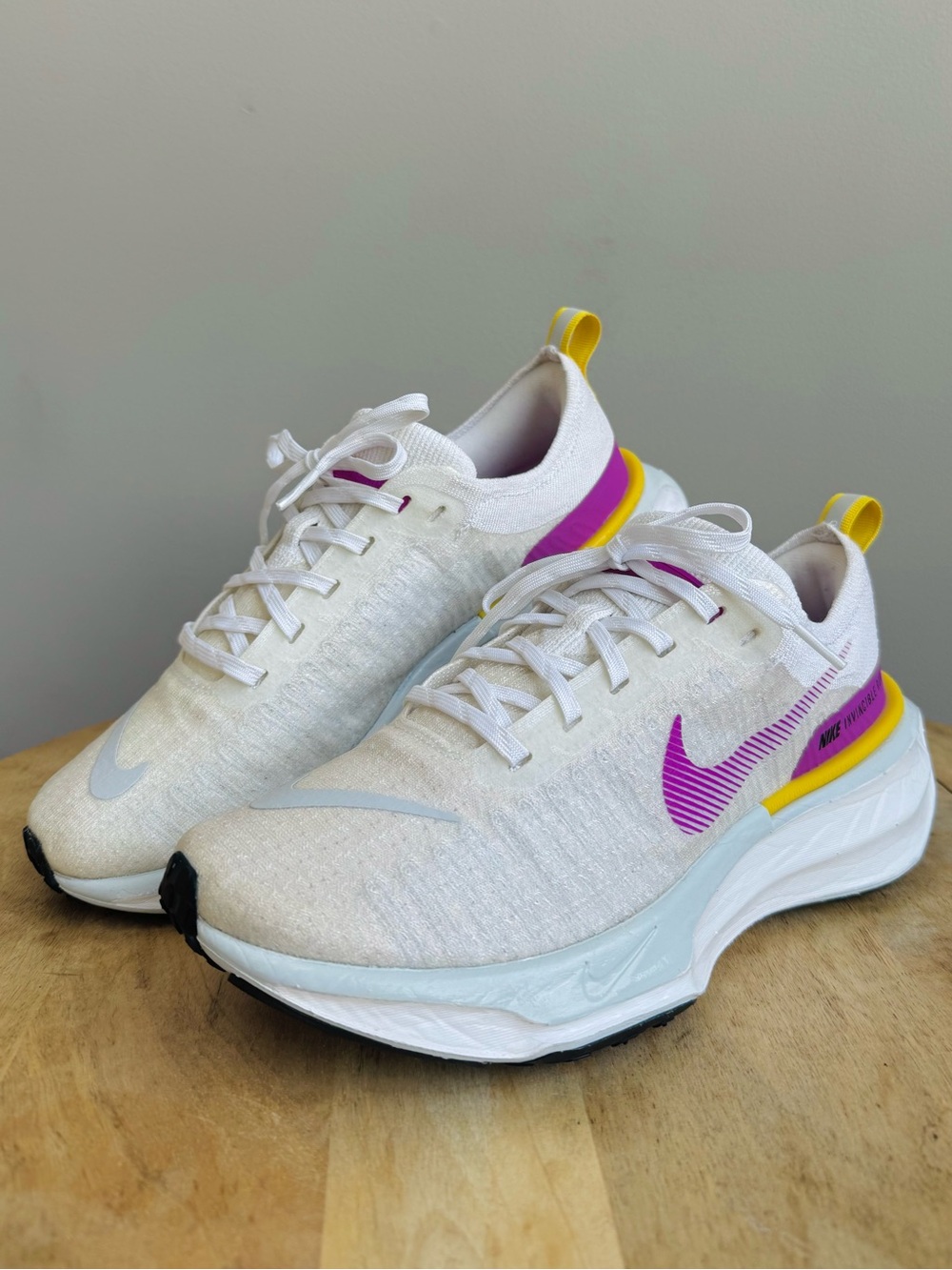 Nike ZoomX Invincible 3 White Vivid Purple Women's Size 9.5 DR2660-101 Running - Picture 2 of 12